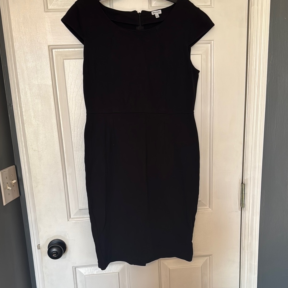 Elegant Black Cap Sleeve Dress